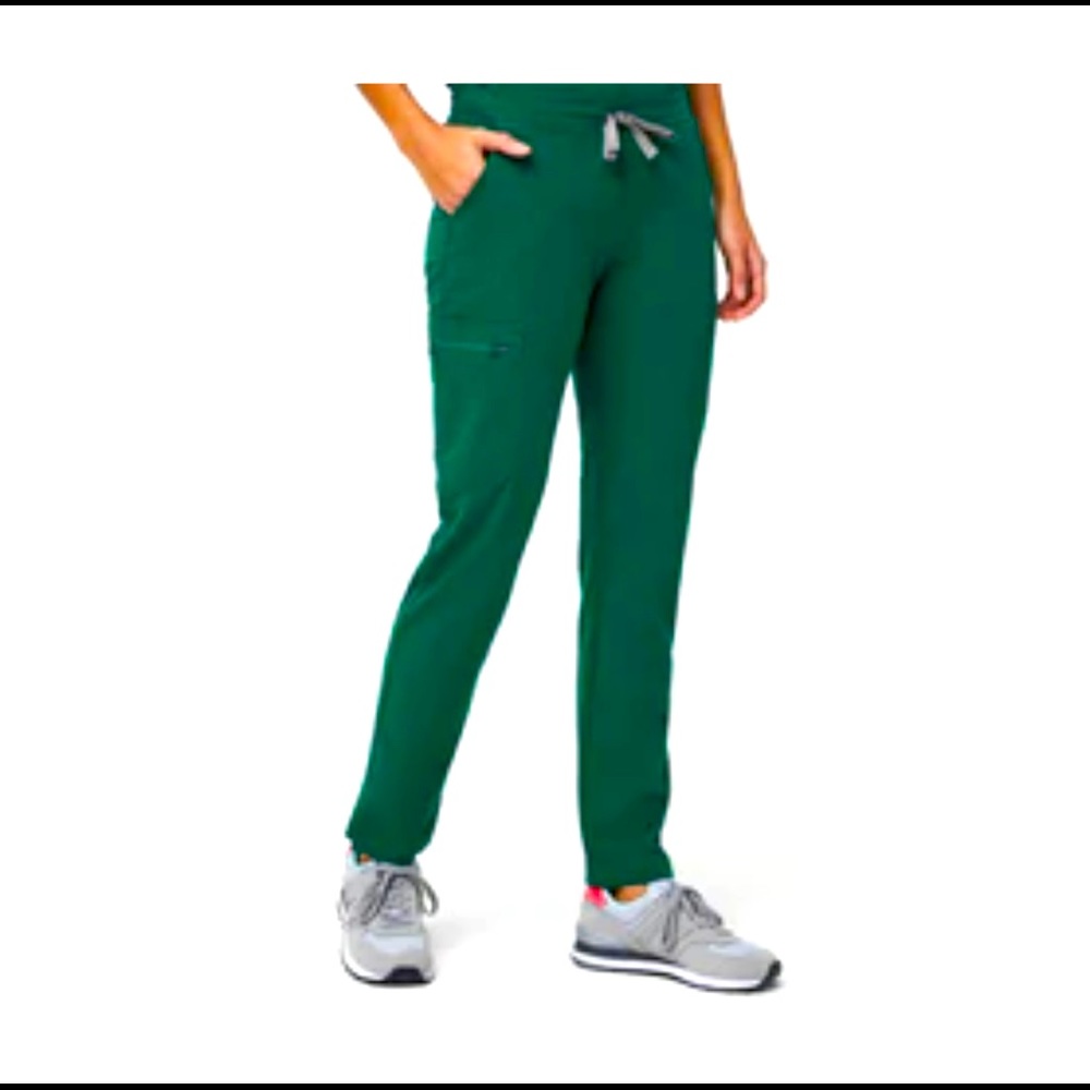 Woman’s hunter green Yola Petite skinny scrub pants -small